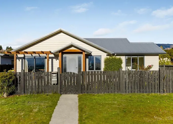 Panoramic Mountain Views Walk To & Town 3br Family Near Fields ワナカ