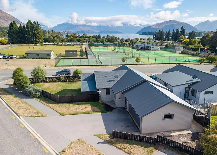 Panoramic Mountain Views Walk To & Town 3br Family Near Fields * ワナカ
