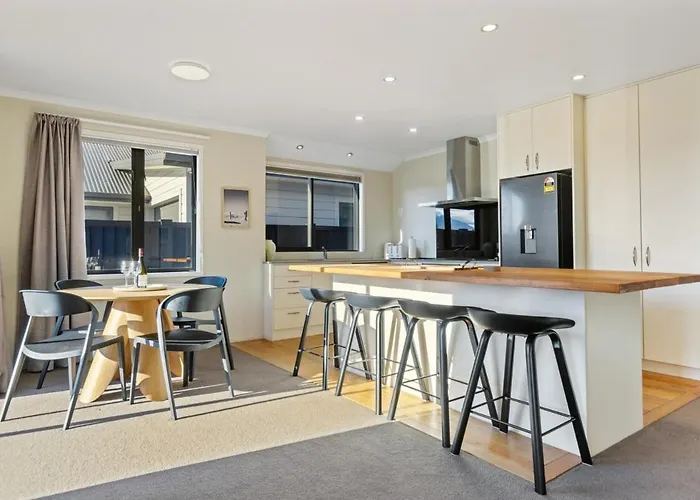 Panoramic Mountain Views Walk To & Town 3br Family Near Fields 別荘